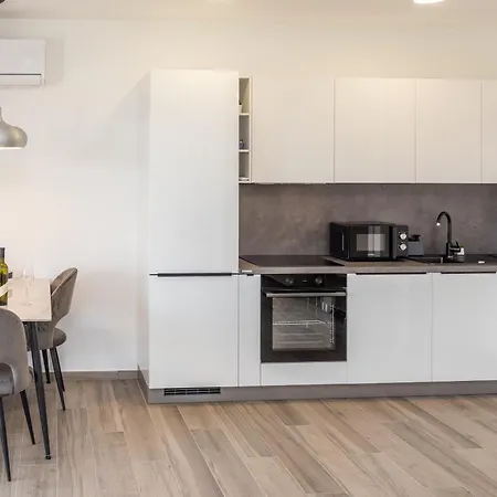 Apartamento Krtica 1 *