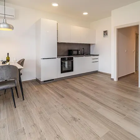 Krtica 1 فربنيك